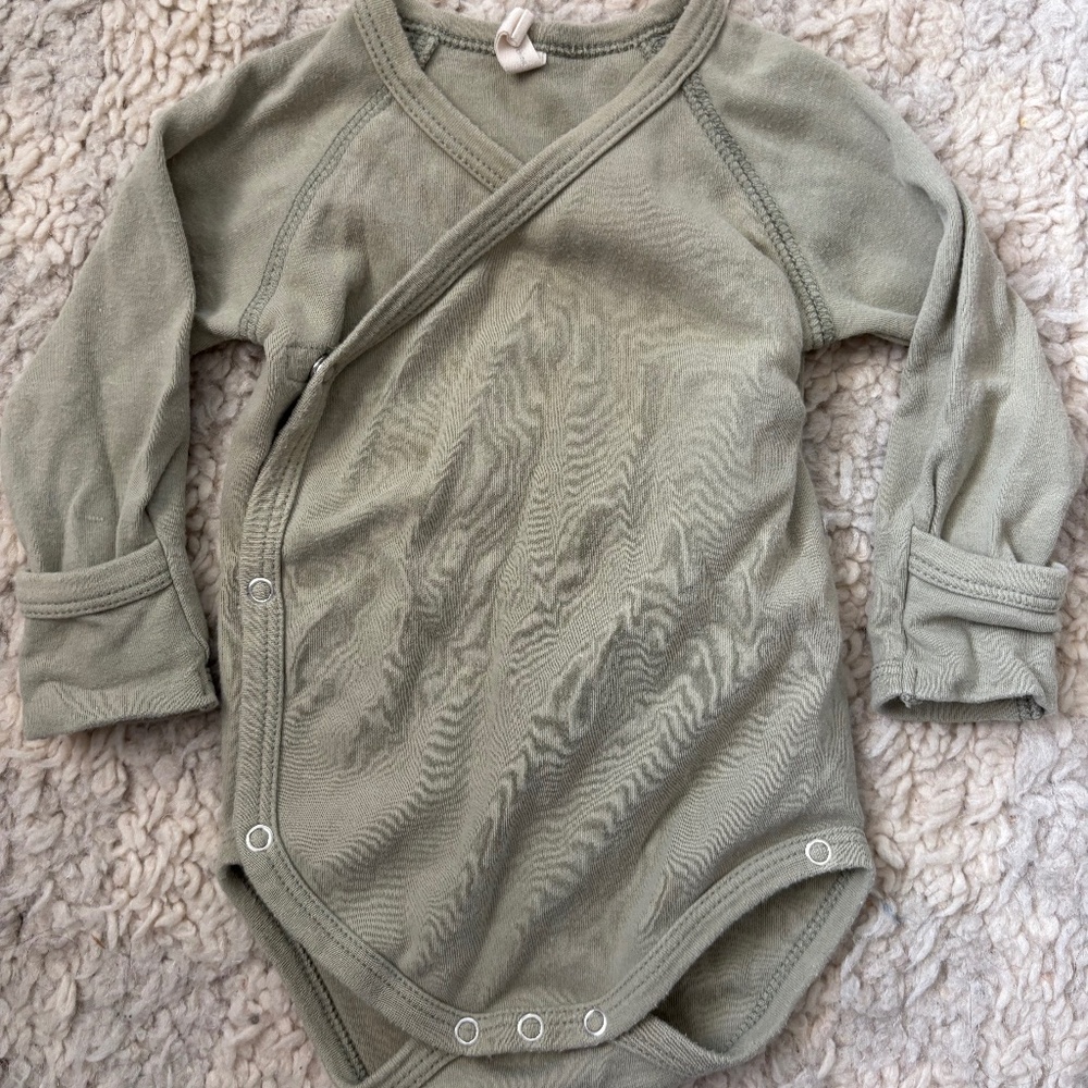 QUINCY MAE Organic Moss Green Long Sleeve Baby Bodysuit Onesie Size 3-6 months